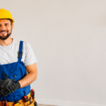 Elektriker bei Elektroinstallation und Stromservice